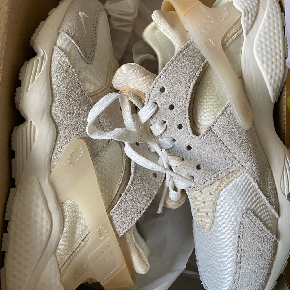Nike Women's Cream and White Athletic Shoes